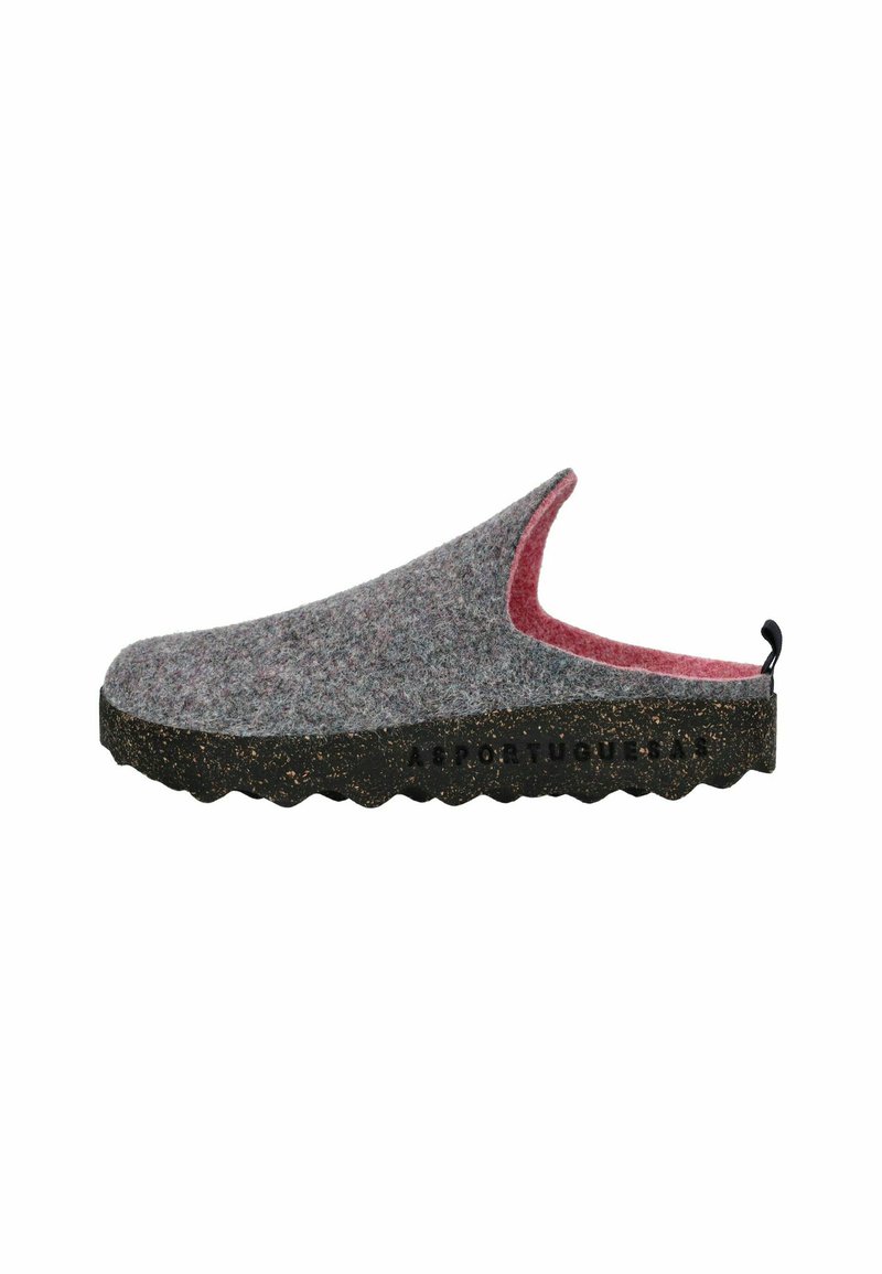 Zapatilla de fieltro gris sin cordones con forro interior rosa y suela texturizada negra que presenta el nombre de la marca en el lateral.