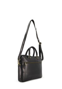 Schwarze Ledertasche mit strukturiertem Design, doppelten Tragegriffen und abnehmbarem Schulterriemen. Eine vordere Reißverschlusstasche mit Messingbeschlägen.