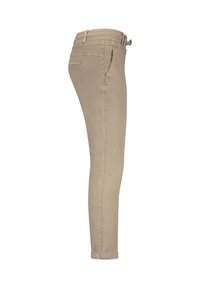 Beige slim-fit bukser med manchetter, sidelommer, baglommer og justerbart taljebånd, vist fra siden.