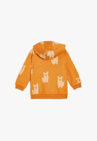 Orange sweatshirt med hætte, prydet med et mønster af lyse hunde. Lavet af blødt stof, med ribbede manchetter og kant.