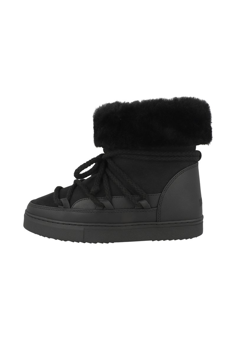 Botas negras hasta el tobillo con ribete de piel sintética, que presentan material texturizado, puntera redonda y suela de goma plana. Incluyen un diseño de cordones para el cierre.