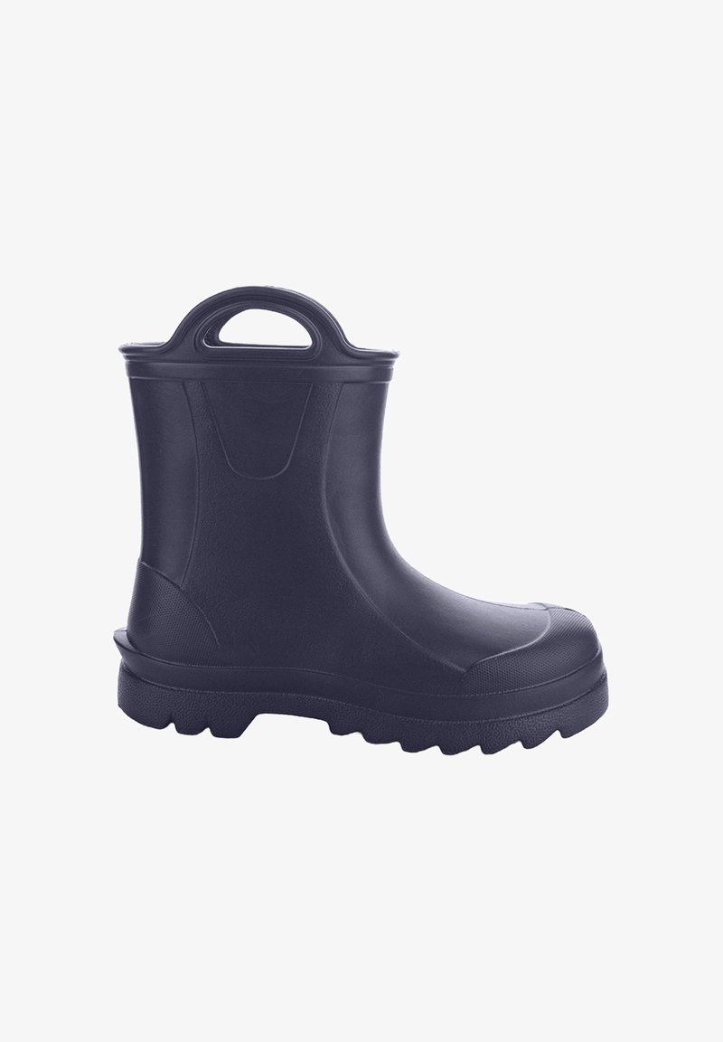 Czarny gumowy but z teksturowaną powierzchnią, zaokrąglonym czubkiem, solidną podeszwą i uchwytem na górze dla łatwego zakładania. Posiada średniej wysokości cholewkę.