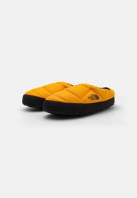 The North Face NSE TENT MULE IV - Mules - summit gold/black