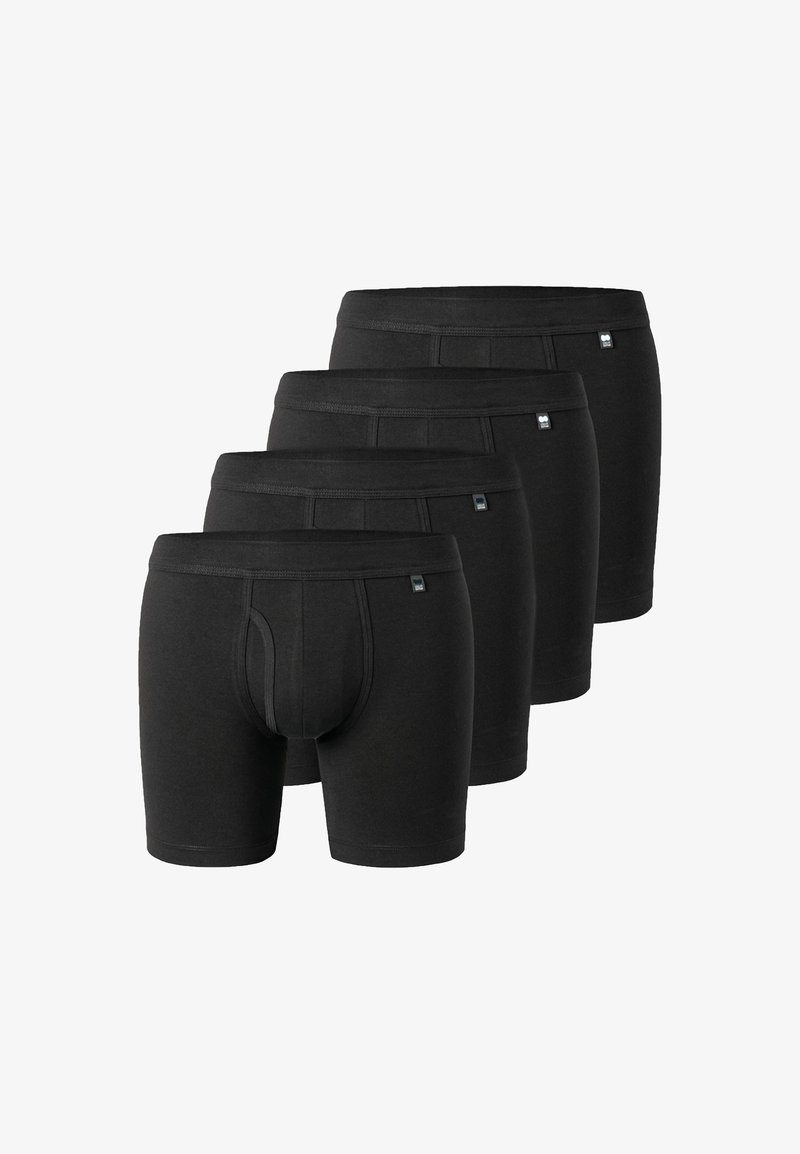 Boxer aderenti neri in cotone, con sacchetto foderato, elastico in vita e cuciture laterali senza soluzione di continuità. Quattro paia mostrati.