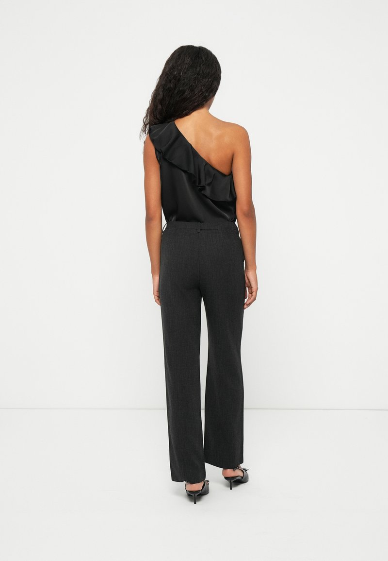 Slim Straight Pant Vero Moda Curve VMZAMIRA CURVE - Püksid - Black/must VERO MODA Dames Slim Straight Pant