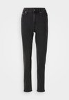 MOM - Vaqueros mom - essential black