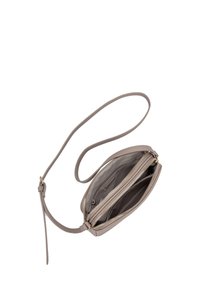 Sac bandoulière en cuir gris avec deux compartiments zippés, une longue sangle réglable et une texture lisse. L'intérieur comprend des poches.