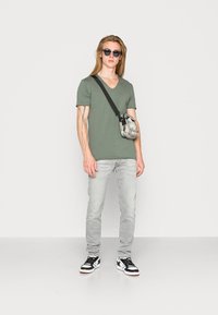 Replay T-shirt básica - castor grey