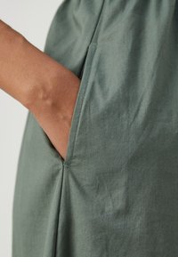 GAP MIDI DRESS - Denné šaty - laurel wreath