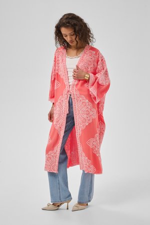 Cream CREAM CRTYLA KIMONO - Nyári dzseki - coral with embroidery