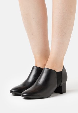 Marks & Spencer Botki