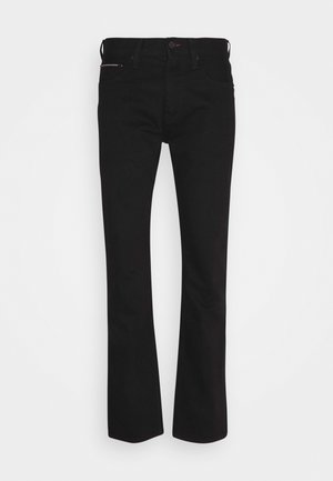 Čierne džínsy s rovným strihom vyrobené z denimu, s našitým zipsom, piatimi vreckami a jemným prešívaním. Bez viditeľného opotrebovania alebo ozdôb.