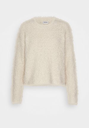 Pulover pufos din tricot cu un model texturat, mâneci lungi și gât rotund. Design scurtat și croială lejeră pentru confort.
