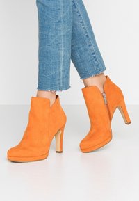 Tamaris Botines de tacón - orange