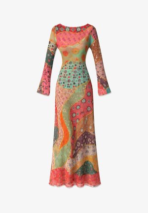 Μακρύ φόρεμα με μακριά μανίκια σε μοτίβα έγχρωμου αφηρημένου πατς σε ροζ, πράσινους, πορτοκαλί, μοβ και κίτρινους τόνους.