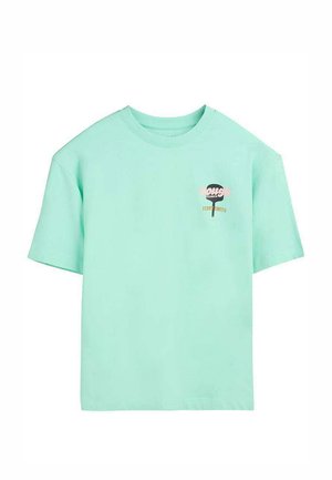 T-shirt vert menthe à manches courtes avec un petit graphisme et le texte "TEDDY SMITH" sur le côté gauche de la poitrine.