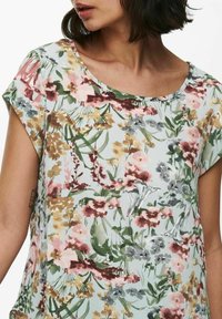 ONLY ONLVIC AOP  - Print T-shirt - blue fog