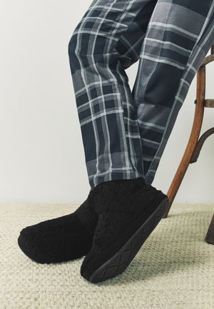 Next REGULAR FIT TEXTURED - Pantuflas - black