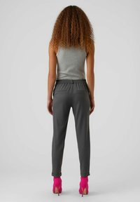 Vero Moda VMMAYA SOLID PANT - Broek - asphalt