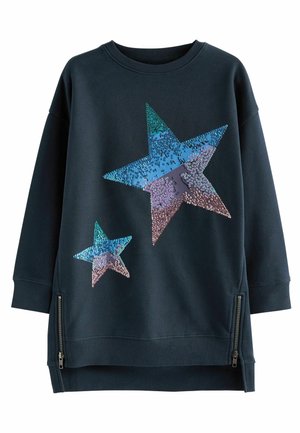 Mørkeblå langærmet sweatshirt med to store pailletstjerner i blå og lilla foran og lynlåse på begge sider ved kanten.