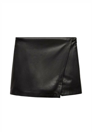 Zwarte leren mini-jurk met een wikkelontwerp, voorzien van een gladde textuur en minimalistische stijl. Geen zichtbare hardware of patronen.