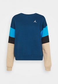 Felpa blu navy con maniche a blocchi di colore in beige chiaro, nero e turchese. Presenta un piccolo logo bianco sul petto.