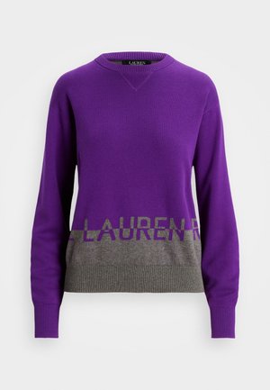 Jersey morado con cuello redondo, mangas largas y una banda gris en la parte inferior con la palabra “LAUREN” en un color contrastante. Textura lisa.