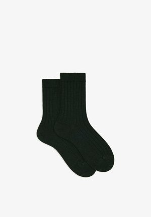 Calzini in cotone verde scuro a costine con talloni e punte rinforzati, caratterizzati da una texture liscia e un design a lunghezza media fino al polpaccio.