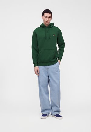 Tommy Jeans, TJM REG BADGE HOODIE EXT UNISEX - Hættetrøje - velvet green
