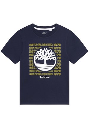 Camiseta de algodón azul marino con un gráfico de un árbol blanco y el texto amarillo "ESTABLISHED 1973". Mangas cortas y cuello redondo.