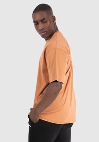 Smilodox MALIN brązowy