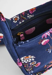 Cath Kidston MINI MESSENGER - Keresztpántos táska - navy floral bunches
