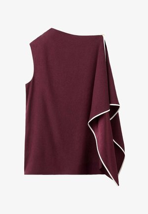 Top sin mangas color burdeos fabricado con tela texturizada y ribetes blancos a lo largo de los bordes. Presenta un diseño drapeado en la parte trasera.