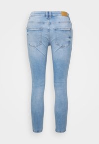 Ljust blå skinny jeans i denim, med hög midja, två bakfickor och en läderdetalj på midjebandet.