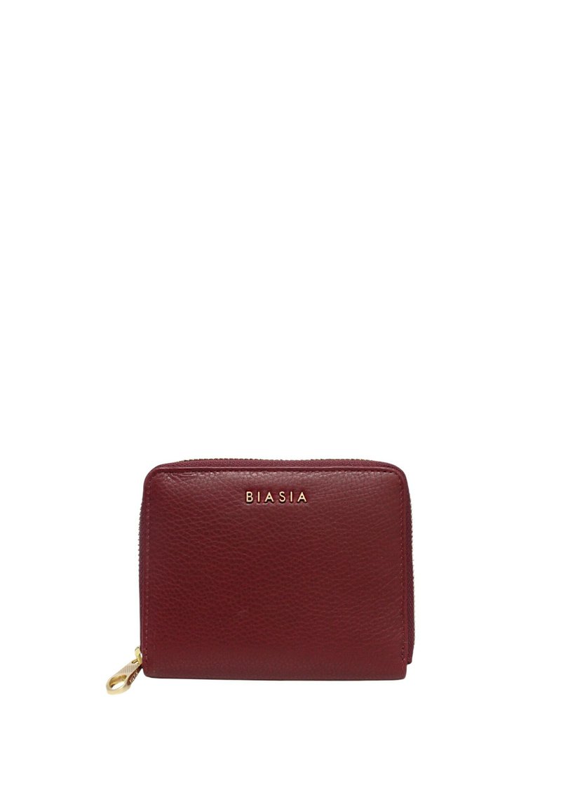 Portafoglio in pelle bordeaux con finitura testurizzata, logo "BIASIA" in oro impresso e chiusura con zip. Forma compatta e rettangolare.