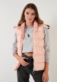 LELA SLIM FIT - Strukirani kaput - powder pink
