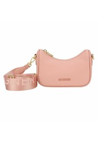 Borsa a tracolla in pelle rosa con forma curva, hardware dorato e una tracolla in satin removibile con il nome del brand in lettere maiuscole.