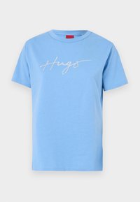 DAMACIA 3 - T-shirt med print - light/pastel blue