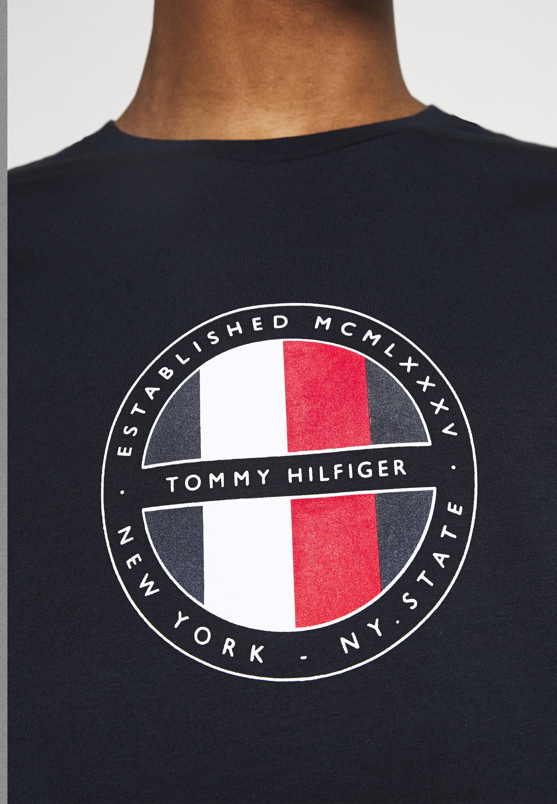 Tommy Hilfiger CIRCULAR LOGO - Print T 