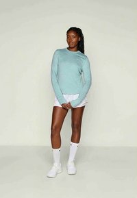 Nike Performance SWIFT - T-shirt à manches longues - cannon/heather/reflective silver-coloured