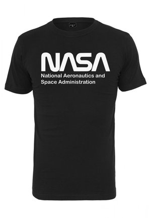 Sort T-shirt med korte ærmer med hvidt NASA-logo og teksten National Aeronautics and Space Administration foran.