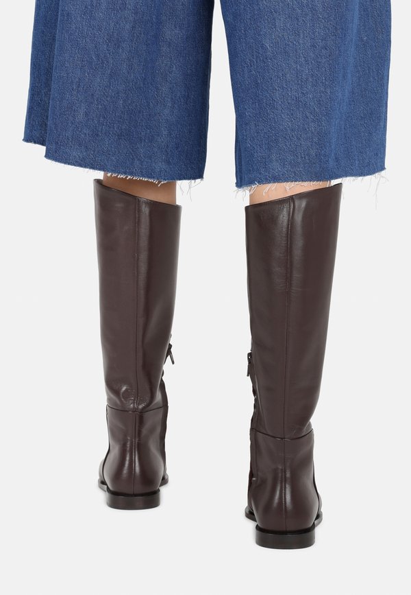 Boots - coffee bean2