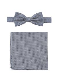 Blau gemusterte Fliege mit passendem Einstecktuch, beide aus strukturiertem Stoff gefertigt. Die Fliege hat eine klassische Form und einen verstellbaren Riemen.