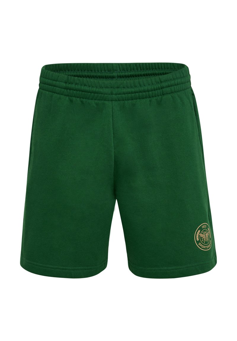 Gröna bomullsshorts med resårmidja och en guldlogolapp längst ner till höger. Slät textur, knä-lång design.