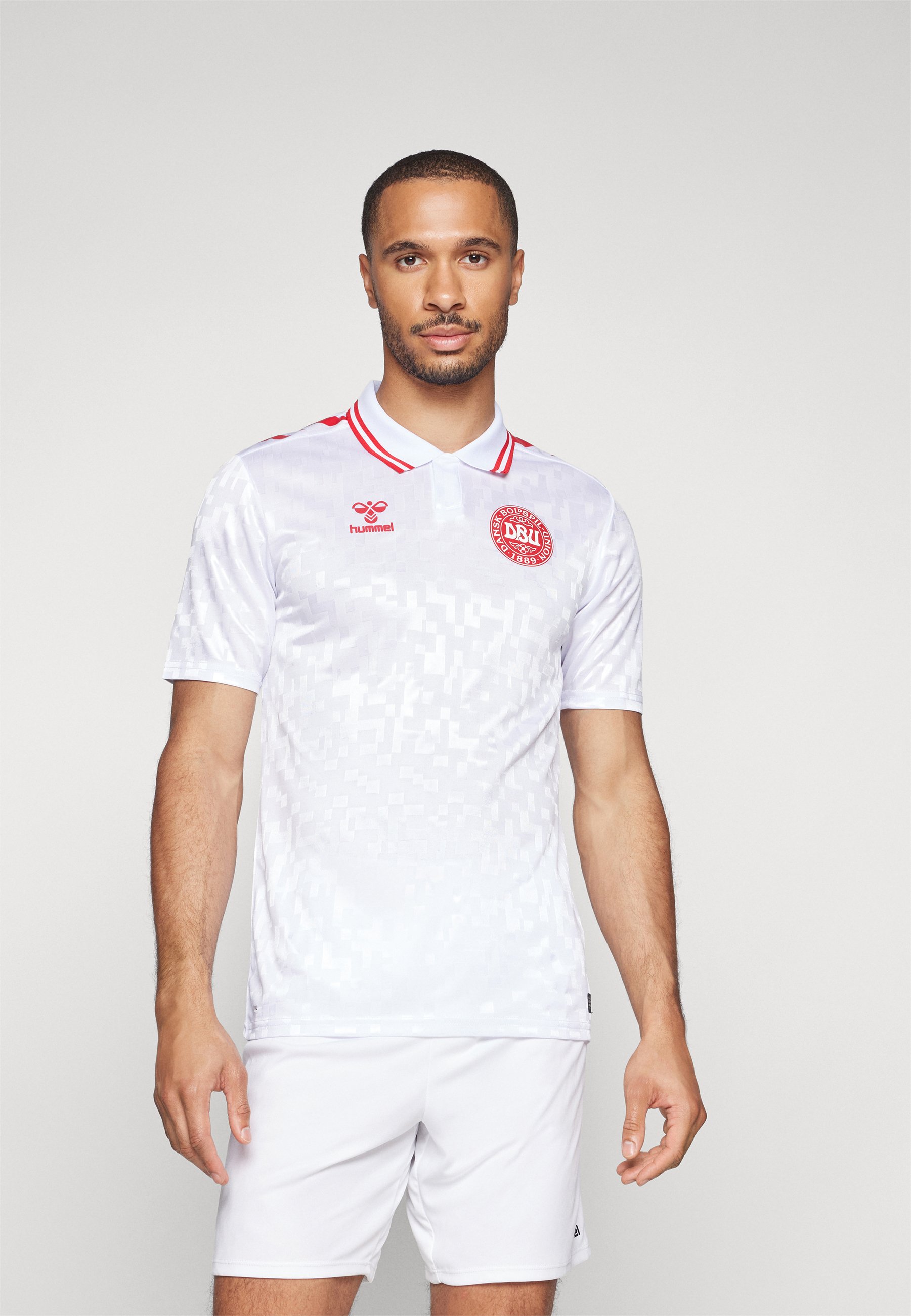 Hummel DBU ロゴ 白色シャツ　デンマーク　LL Hummel Denmark 2024/25 Men's Away Jersey | Soccer Village