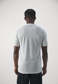 Nike Performance ACADEMY 23 TOP GX H - Camiseta deportiva - orewood/white/black