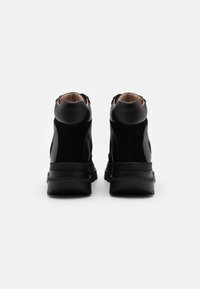 BOSS FOSTER Botines con plataforma black/negro