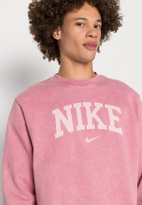 nike sportswear arch crew sweatshirt