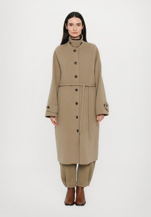 CLOSED BELTED COAT - Klassisk frakke - clay beige