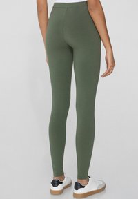 Tezenis BASIC - Legging (type pantalon) - grün w military green